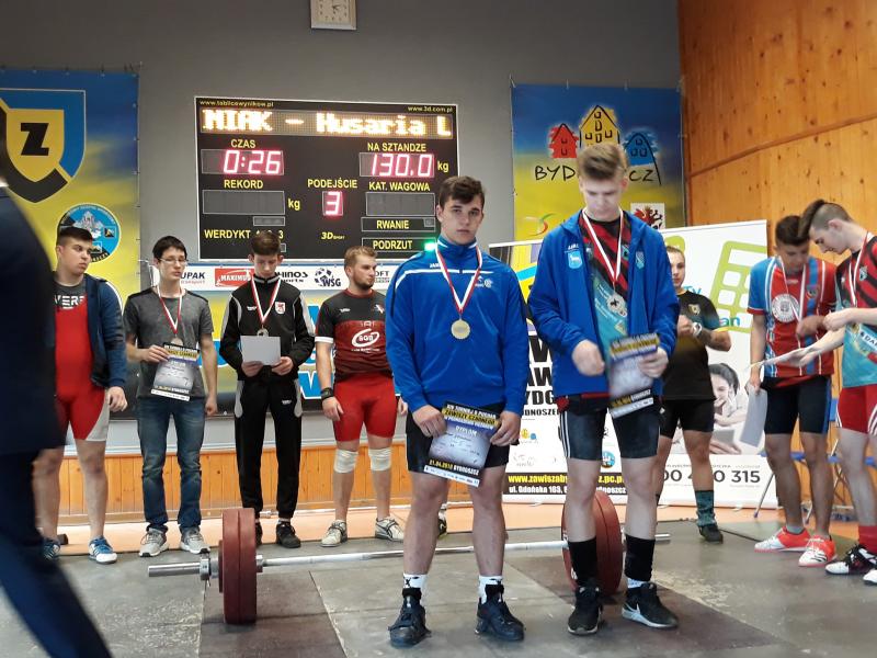 dekoracja zawodnikw w kat.77kg do lat 17.jpg