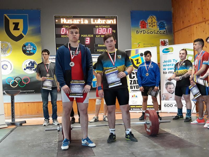 dekoracja zawodnikw w kat.105kg do lat 17.jpg