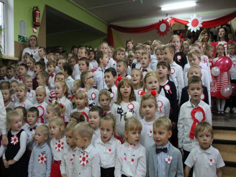 100 rocznica odzyskania niepodlegoci-056 Wsplne odpiewanie hymnu.jpg