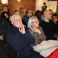 widok publiczności na sali
