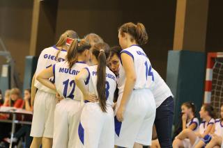 Dziewczęta z „Jedynki” zgarnęły trofeum międzynarodowego turnieju- kibice zrobili hałas!