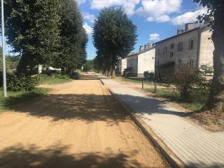 Nowym chodnikiem przez Wietrzychowo