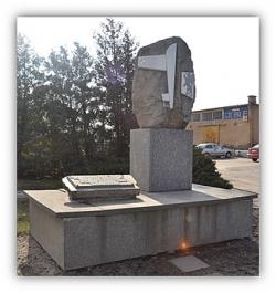TROCHĘ HISTORII - Pomnik ku czci lotników w Nidzicy