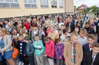 Uczniowie wrócili do szkół- Rok szkolny 2014/2015 zainaugurowany (ZOBACZ ZDJĘCIA)